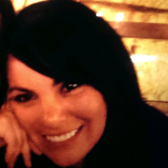 Meet your Posher, Paola - Picture 1 of 1